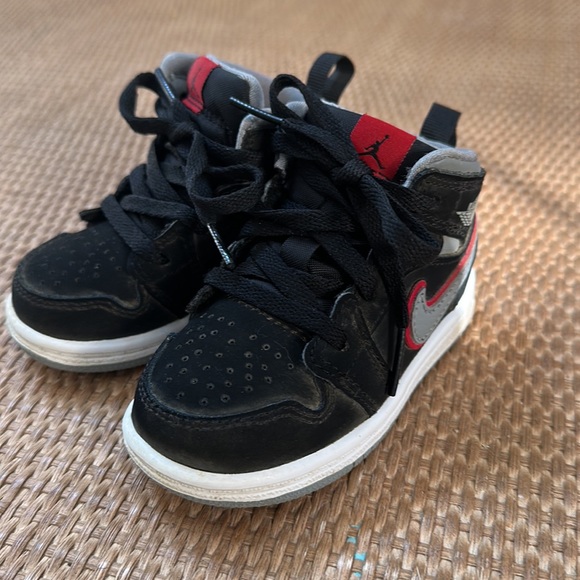 Air Jordan 1 Mid GS Black Particle Grey Shoes - Picture 2 of 7